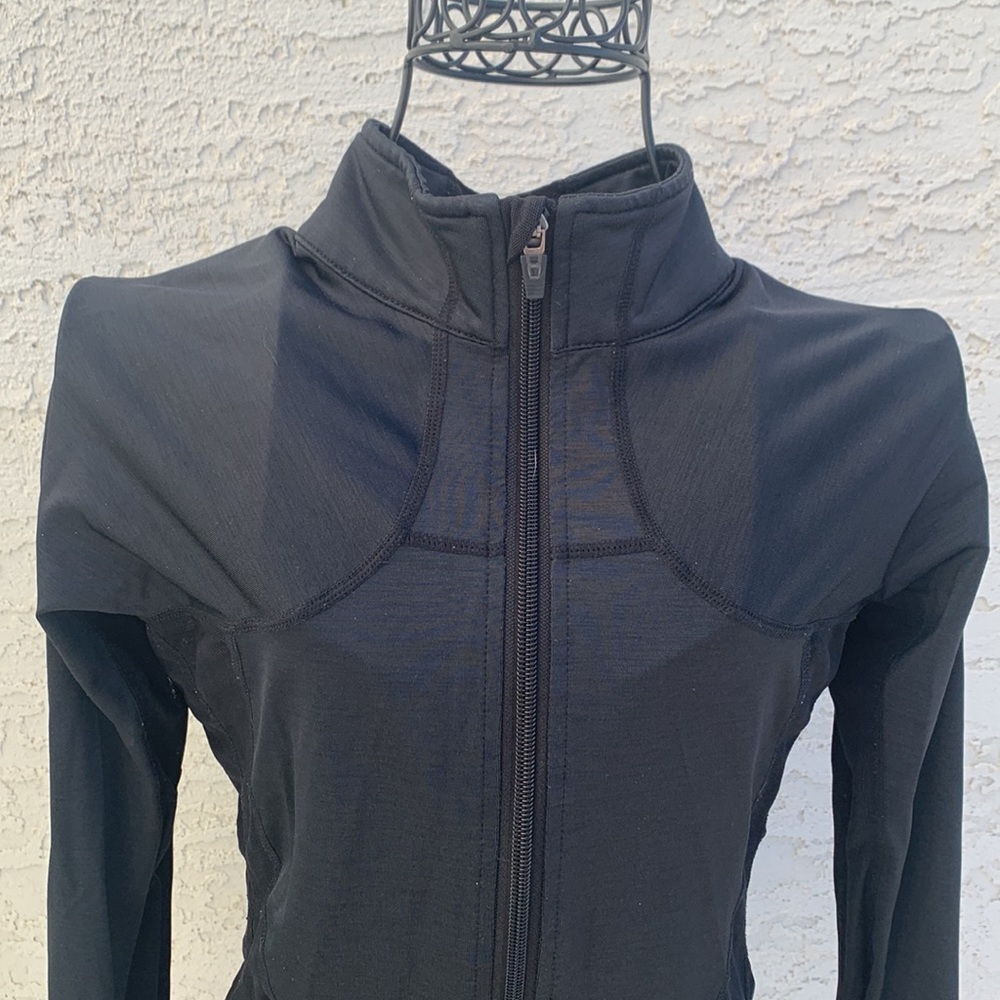 Lululemon Mesh Define Jacket - Picture 2 of 15